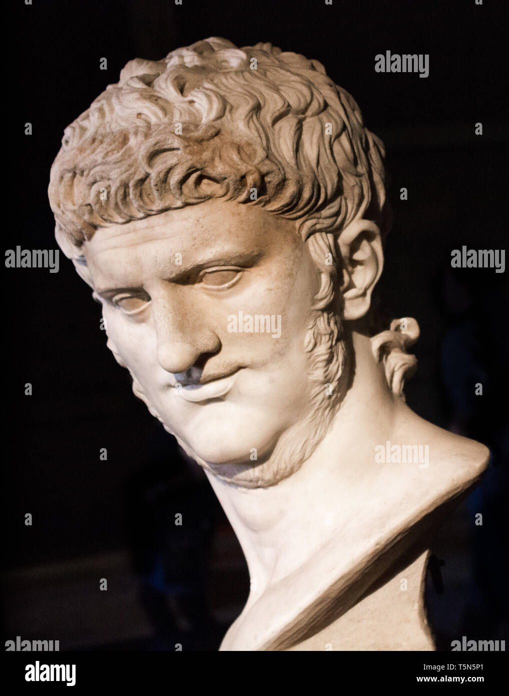 Busto in marmo dell'Imperatore Nerone nella Sala degli Imperatori. Curia del Foro Romano, Roma Italia Foto Stock