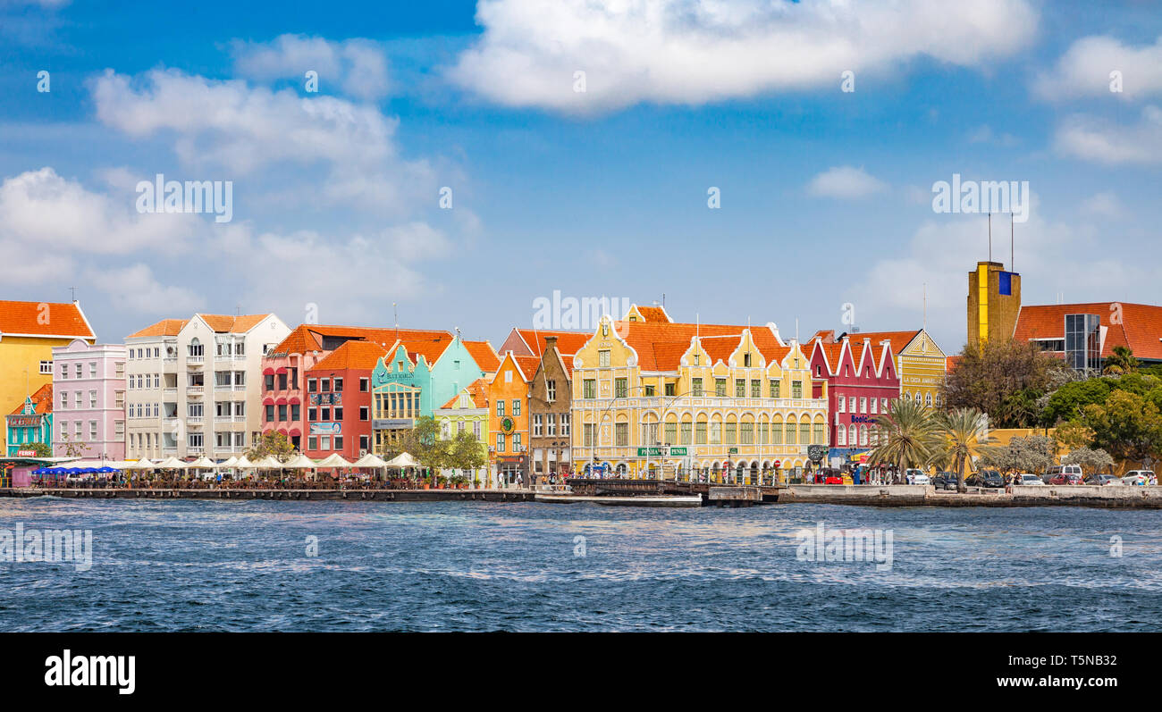 Willemstad, Curacao - Aprile 02, 2014: vista su Willemstad. Curacao è l'isola principale delle Antille olandesi, noto anche come le isole ABC incl Foto Stock