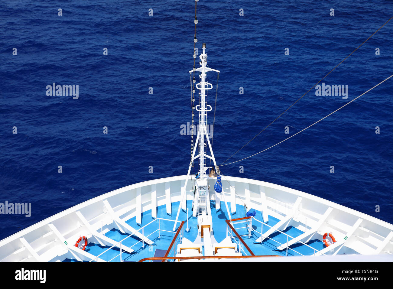 Parte anteriore di una nave da crociera nei Caraibi. Foto Stock