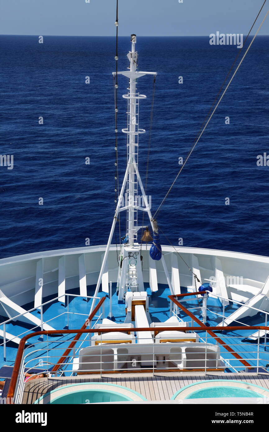 Parte anteriore di una nave da crociera nei Caraibi Foto Stock