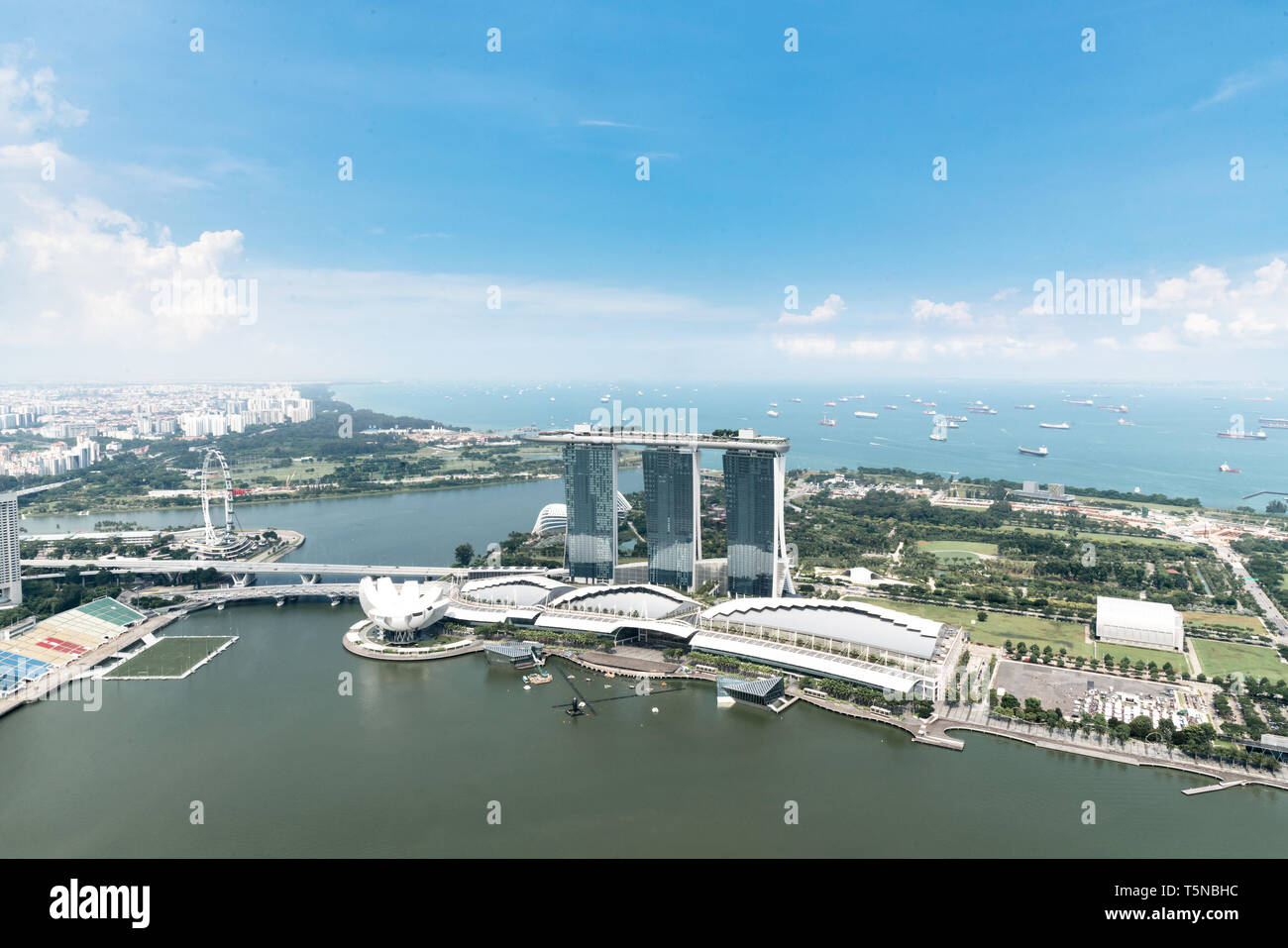 Vista aerea di Singapore al quartiere degli affari della città e al pomeriggio a Singapore, in Asia. Foto Stock