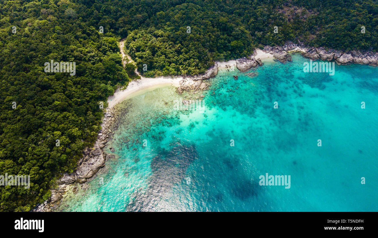 Destinazione di viaggio in estate. Vista aerea di una bellissima spiaggia in Malaysia: Pulau Perhentian Kecil Foto Stock