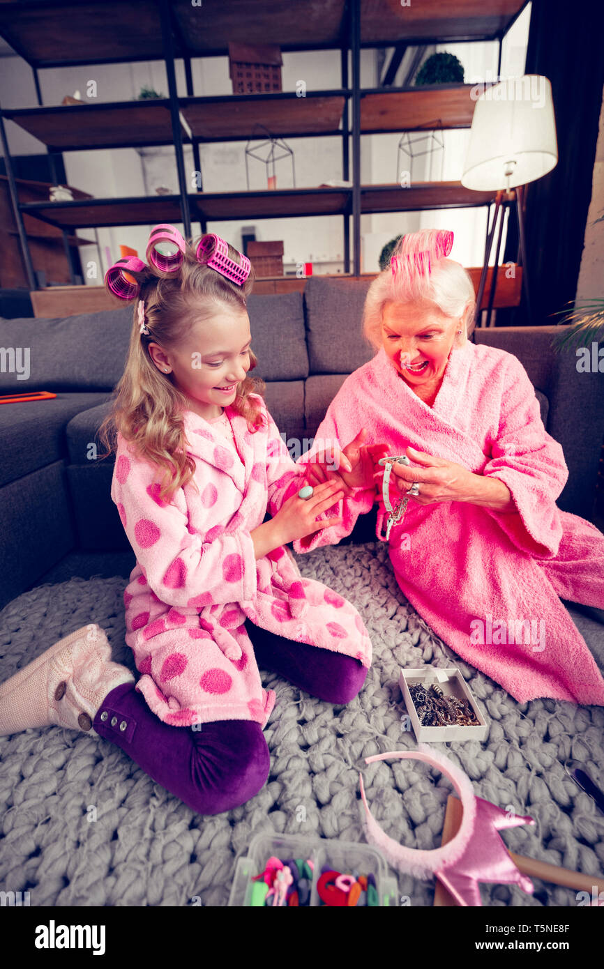 Granny hair immagini e fotografie stock ad alta risoluzione - Alamy