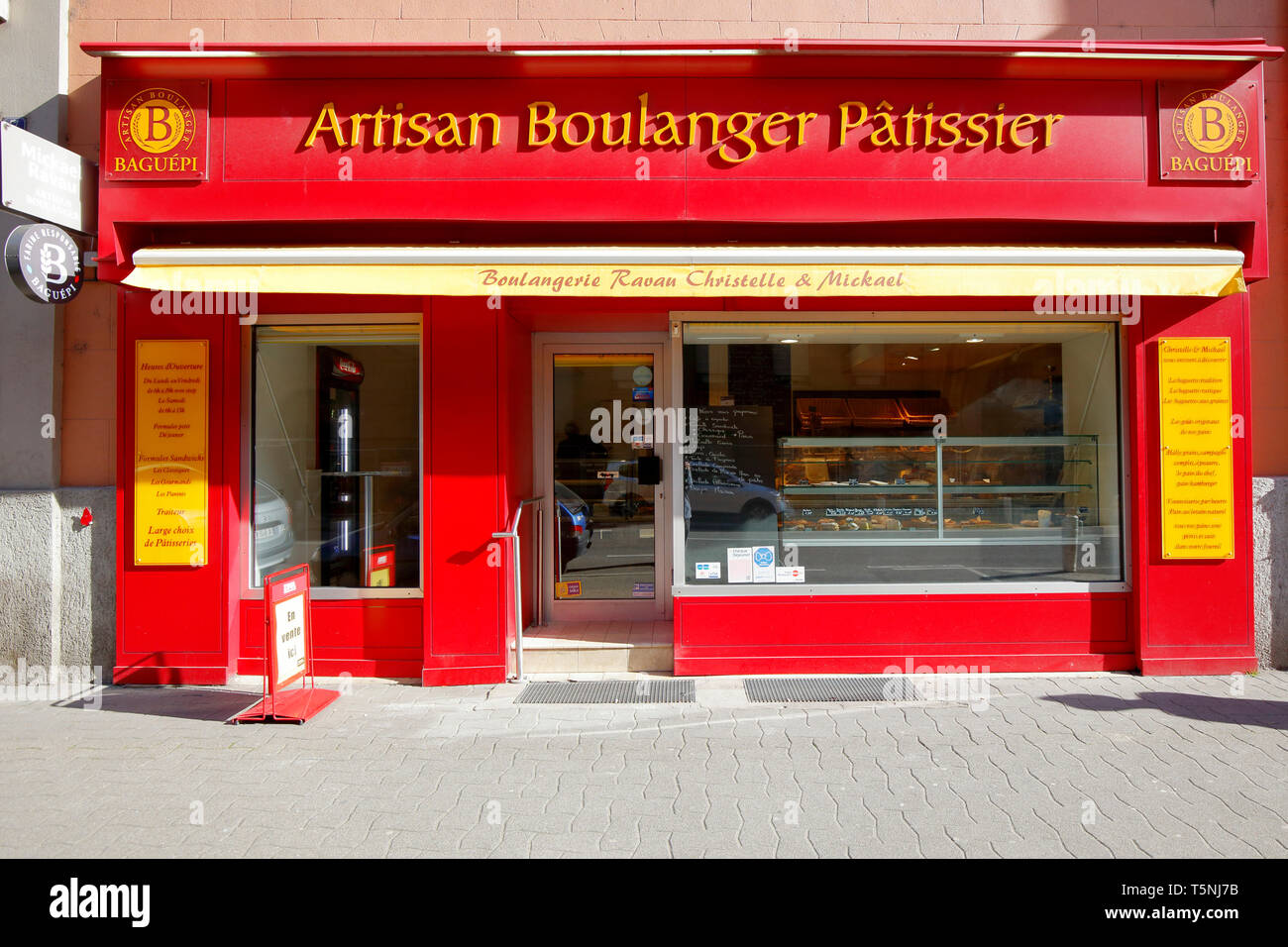 Boulangerie Ravau, 7 Rue de Lausanne, Strasburgo, Francia. Esterno di una panetteria francese e pasticceria. Foto Stock