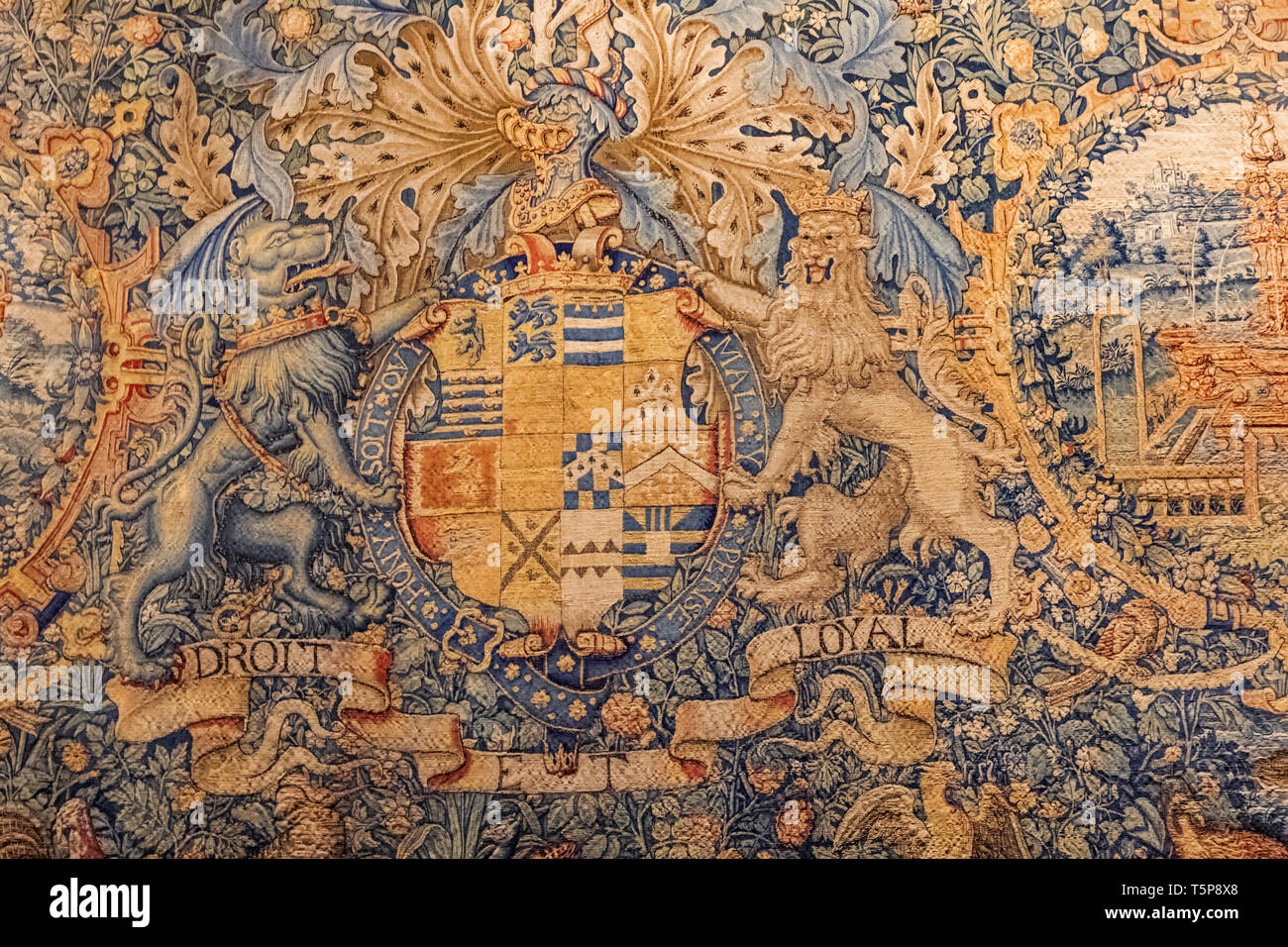 British arazzo con i bracci del conte di Leicester datata 1585 Foto Stock
