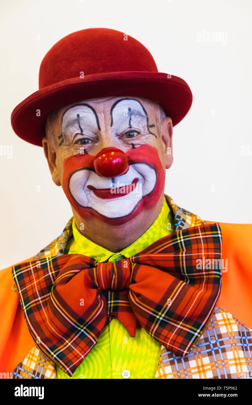 Inghilterra, Londra, l annuale Grimaldi clown servizio di chiesa in chiesa di Tutti i Santi, Haggerston, Clown ritratto Foto Stock
