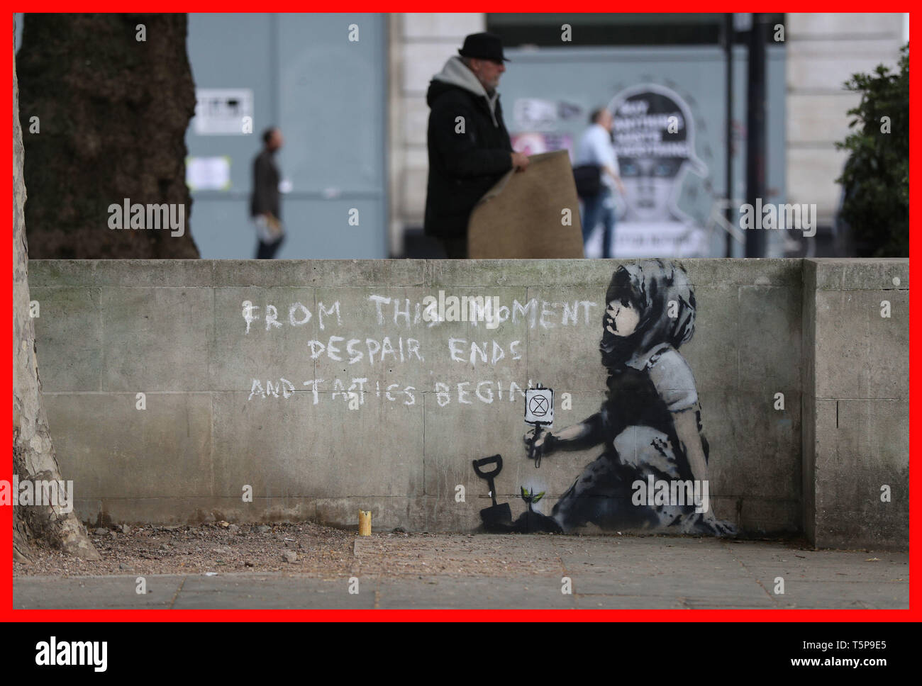 PA migliore un disegno che sembra essere di artista di strada Banksy è apparso vicino alla ex posizione dell'estinzione della ribellione camp in Marble Arch, Londra. Foto Stock