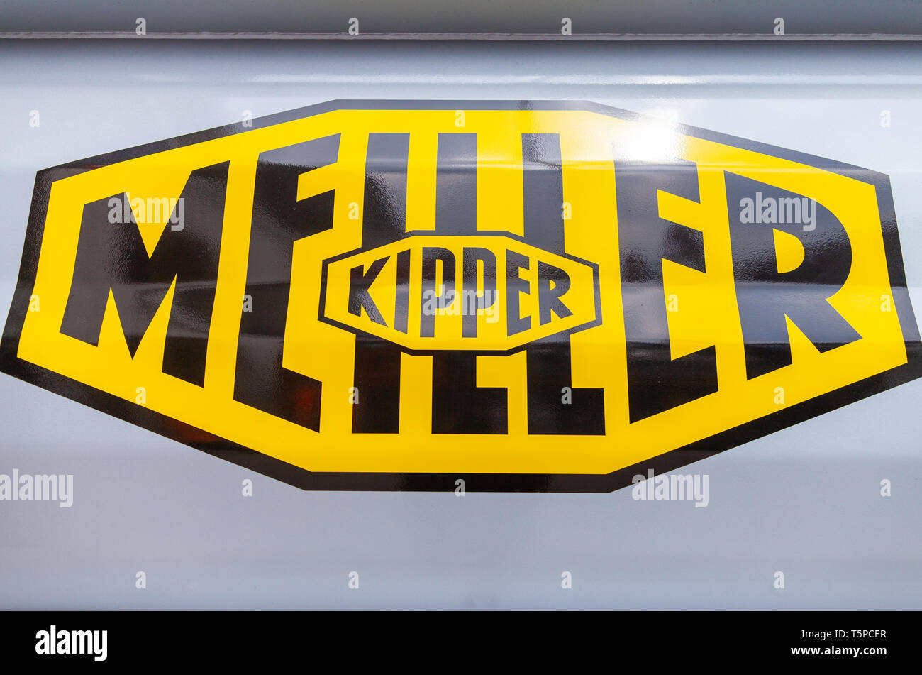 Monaco di Baviera / Germania - 14 Aprile 2019: Meiller Kipper logo su un autocarro con cassone ribaltabile. Franz Xaver Meiller Fahrzeug- und Maschinenfabrik - GmbH & Co. KG è un manufac Foto Stock