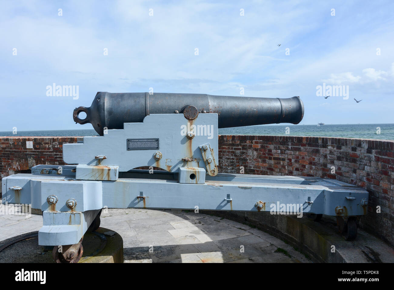 64 pounder pistola a Enrico VIII Southsea Castle, Clarence Esplanade, Portsmouth, Hampshire, Inghilterra, Regno Unito Foto Stock