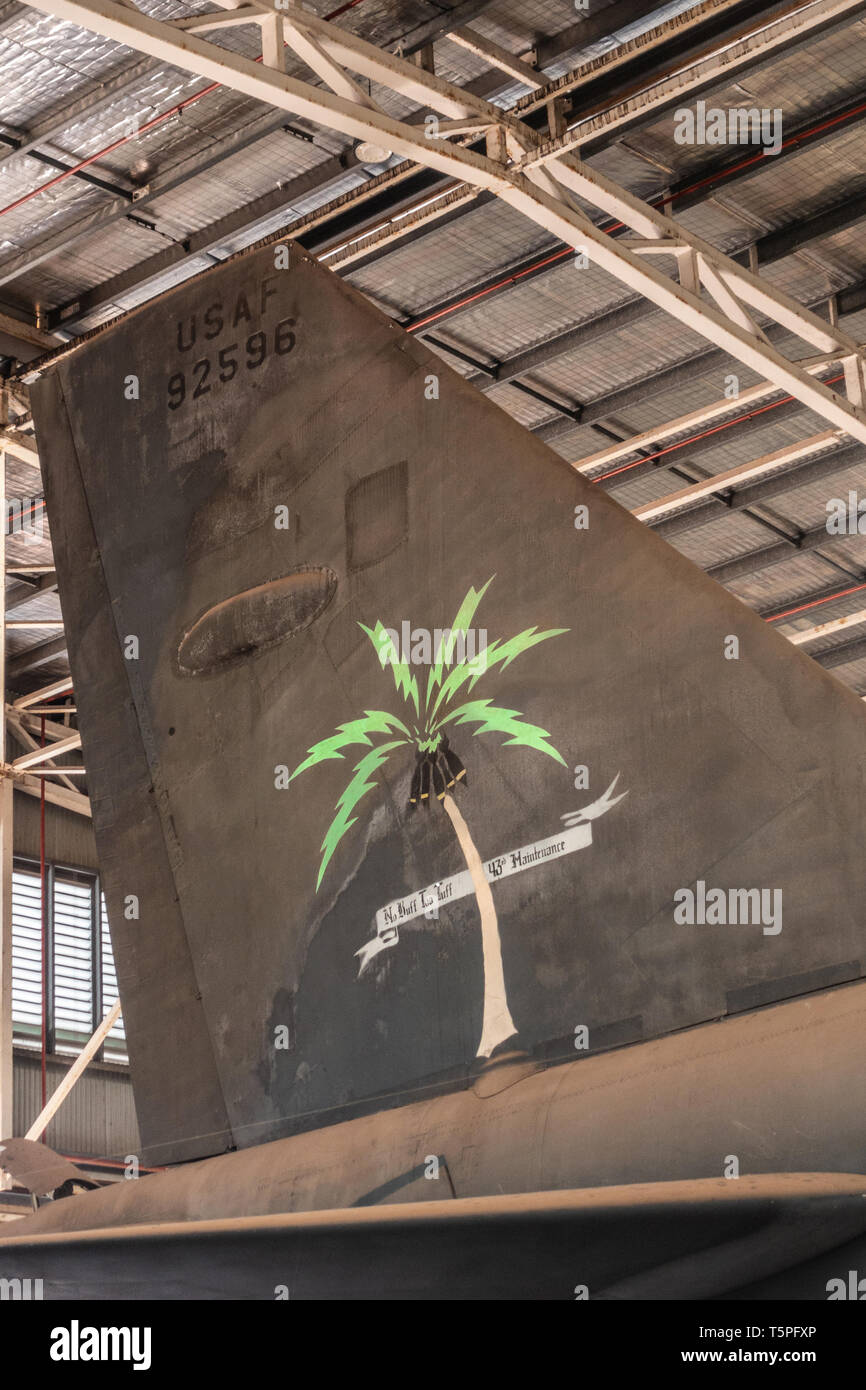 Darwin Australia - Febbraio 22, 2019: Australian Aviation Heritage Center. Stabilizzatore verticale e timone di Boeing B Stratofortress bombardiere in hang Foto Stock