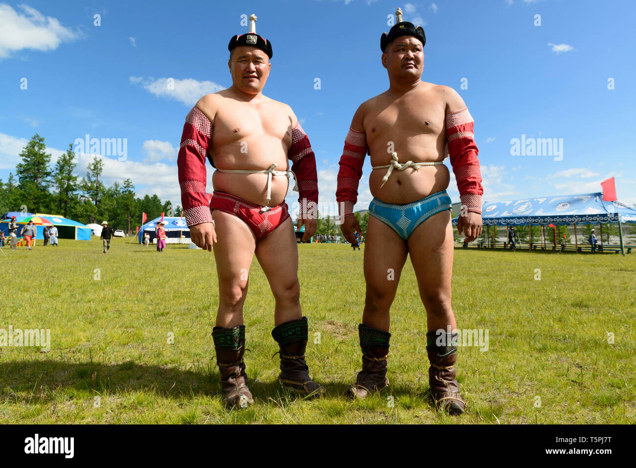 Naadam Festival in Khatgal, Mongolia. Concorso di wrestling. Due lottatori Foto Stock