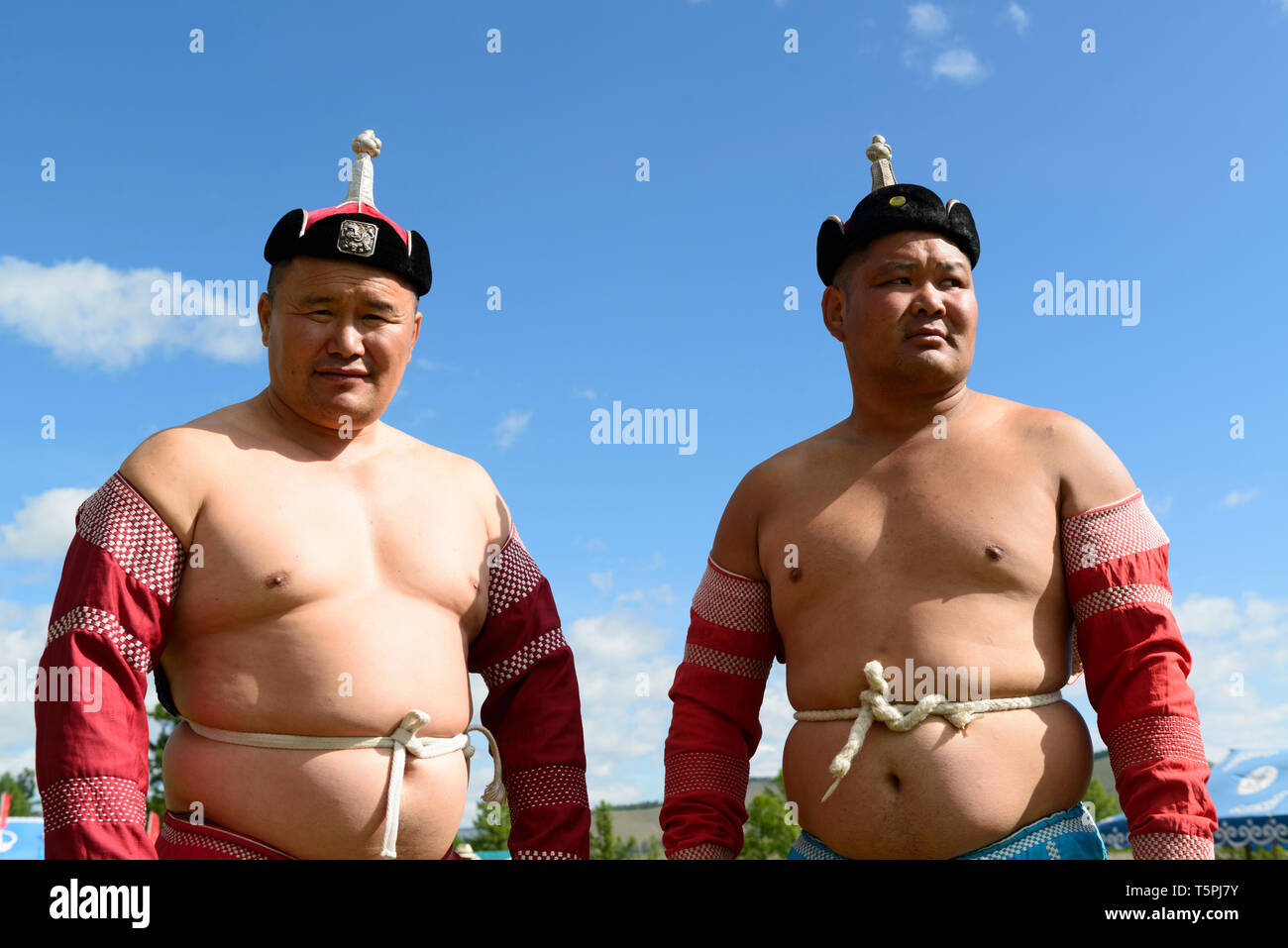 Naadam Festival in Khatgal, Mongolia. Concorso di wrestling. Due lottatori Foto Stock