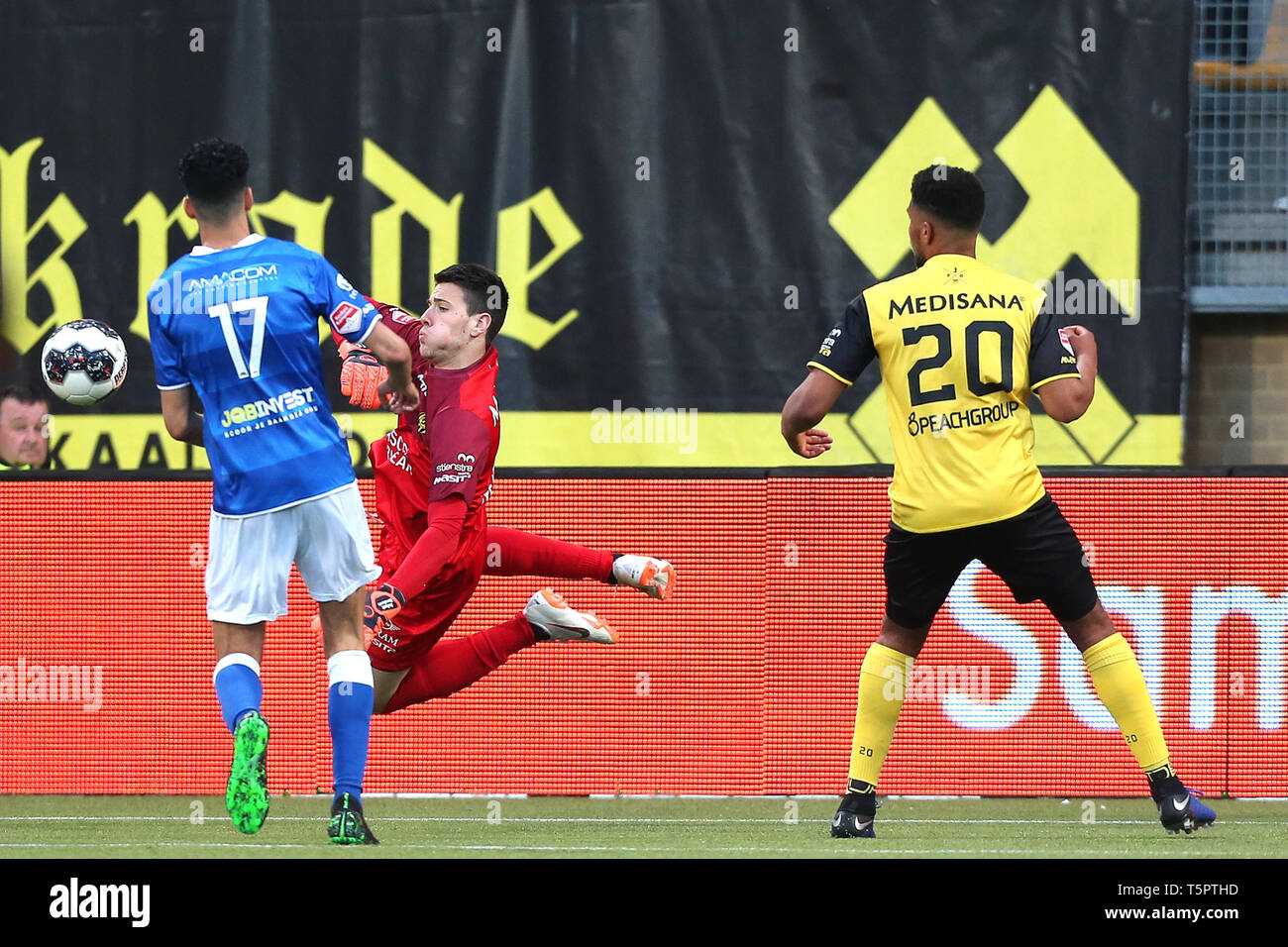 KERKRADE, Paesi Bassi, 26-04-2019, calcio, olandese Keuken Kampioen Divisie, Roda JC - FC Den Bosch, Limburg Stadium, stagione 2018-2019, bella salvataggio di Roda JC Kerkrade portiere Radomir Novakovic Foto Stock