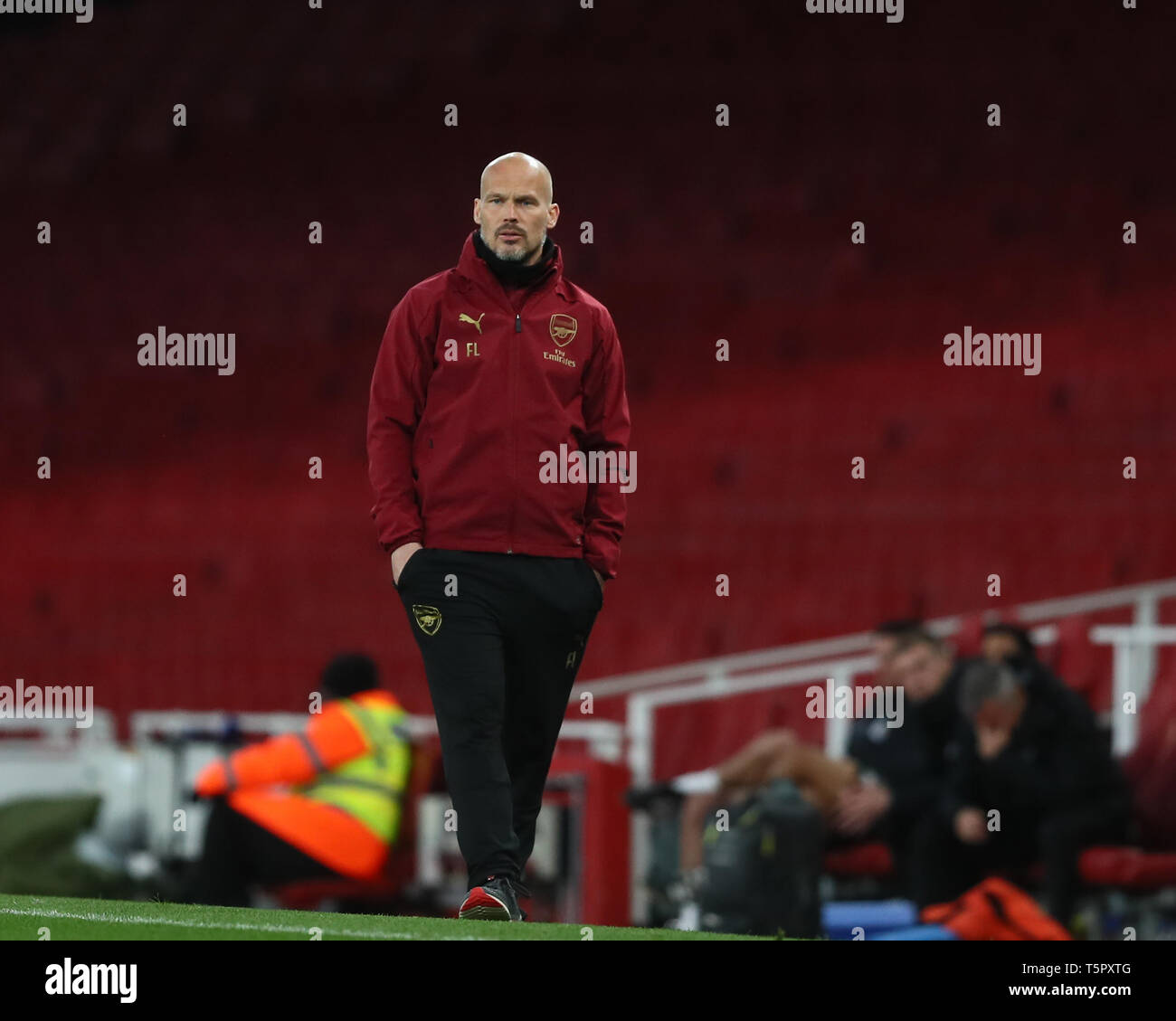 LONDON, Regno Unito - 26 Aprile: Arsenal U23 manager Freddie Ljungberg, Premier League 2 match tra Arsenal sotto 23 e Leicester City sotto23 all'Emirates Stadium di Londra il 26 Apr 2019 Inghilterra Foto Stock