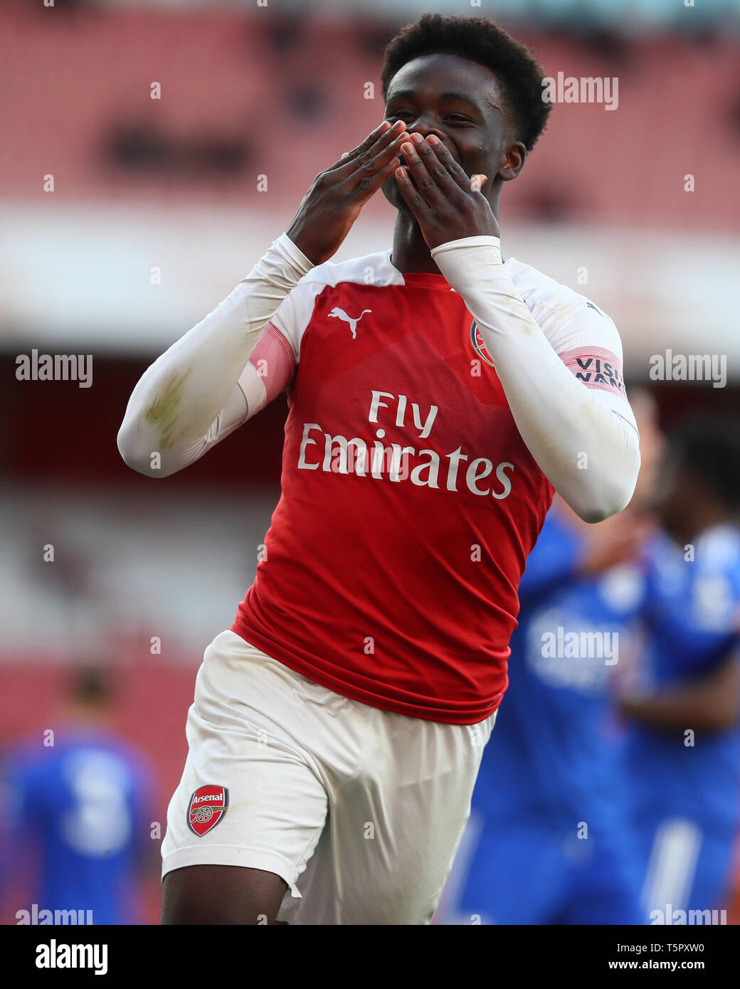 LONDON, Regno Unito - 26 Aprile: Bukayo Saka celebra il punteggio durante la Premier League 2 match tra Arsenal sotto 23 e Leicester City sotto23 all'Emirates Stadium di Londra il 26 Apr 2019 Inghilterra Foto Stock
