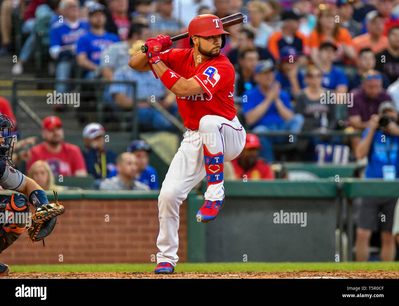 Apr 20, 2019: Texas Rangers catcher Isiah Kiner-Falefa #9 durante una partita MLB tra Houston Astros e Texas Rangers a Globe Life Park in Arlington, TX Texas Houston sconfitto 9-4 Albert Pena/CSM. Foto Stock