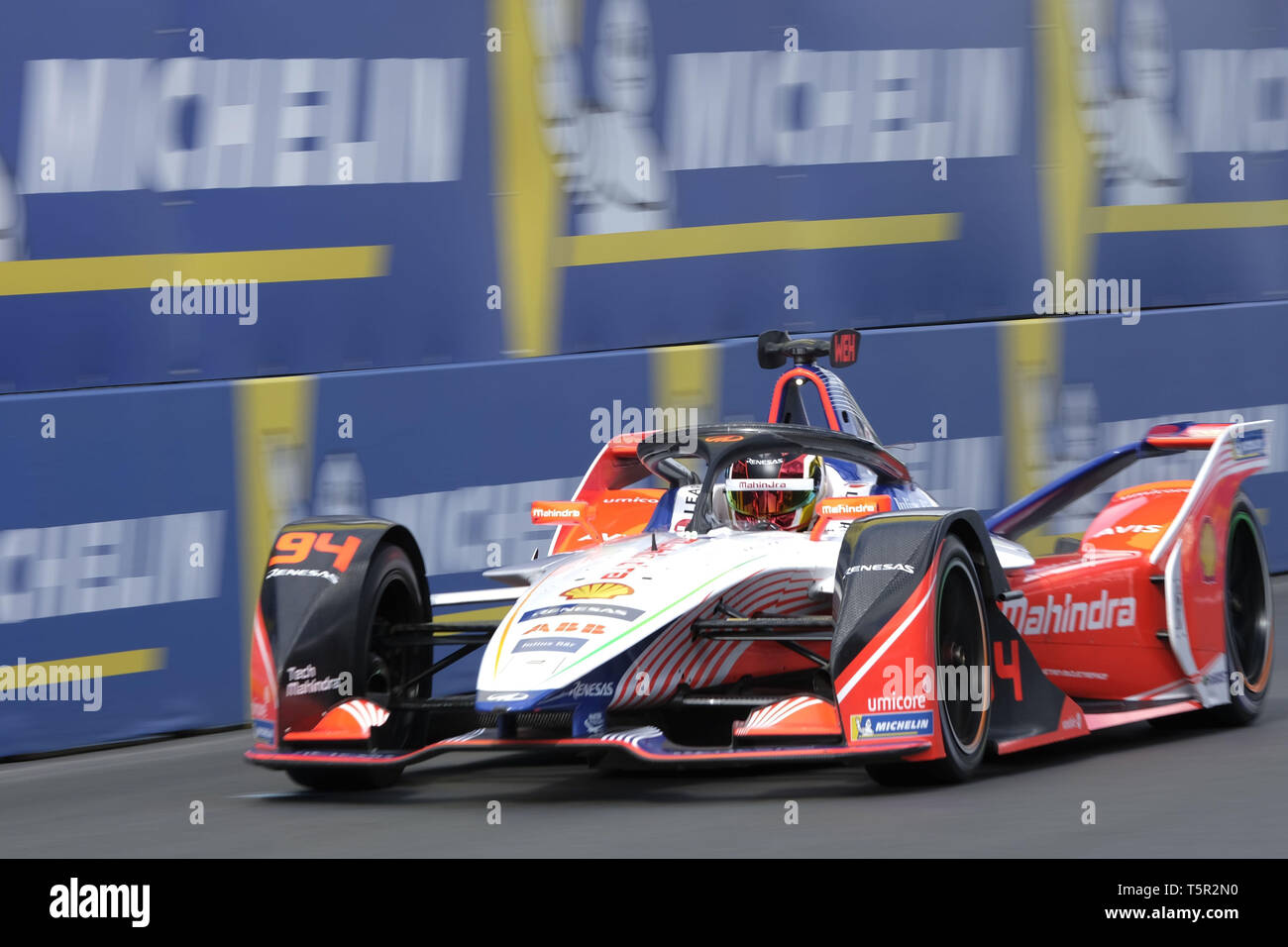 Parigi, Francia. 27 apr, 2019. Mahindra Racing Mahindra M5elettro pilota tedesca PASCAL WEHRLEIN in azione durante la sessione di pratica dell'E-Premio di Parigi per la Formula-e nel campionato del mondo presso il circuito Les Invalides - Parigi - Francia Credito: Pierre Stevenin/ZUMA filo/Alamy Live News Foto Stock