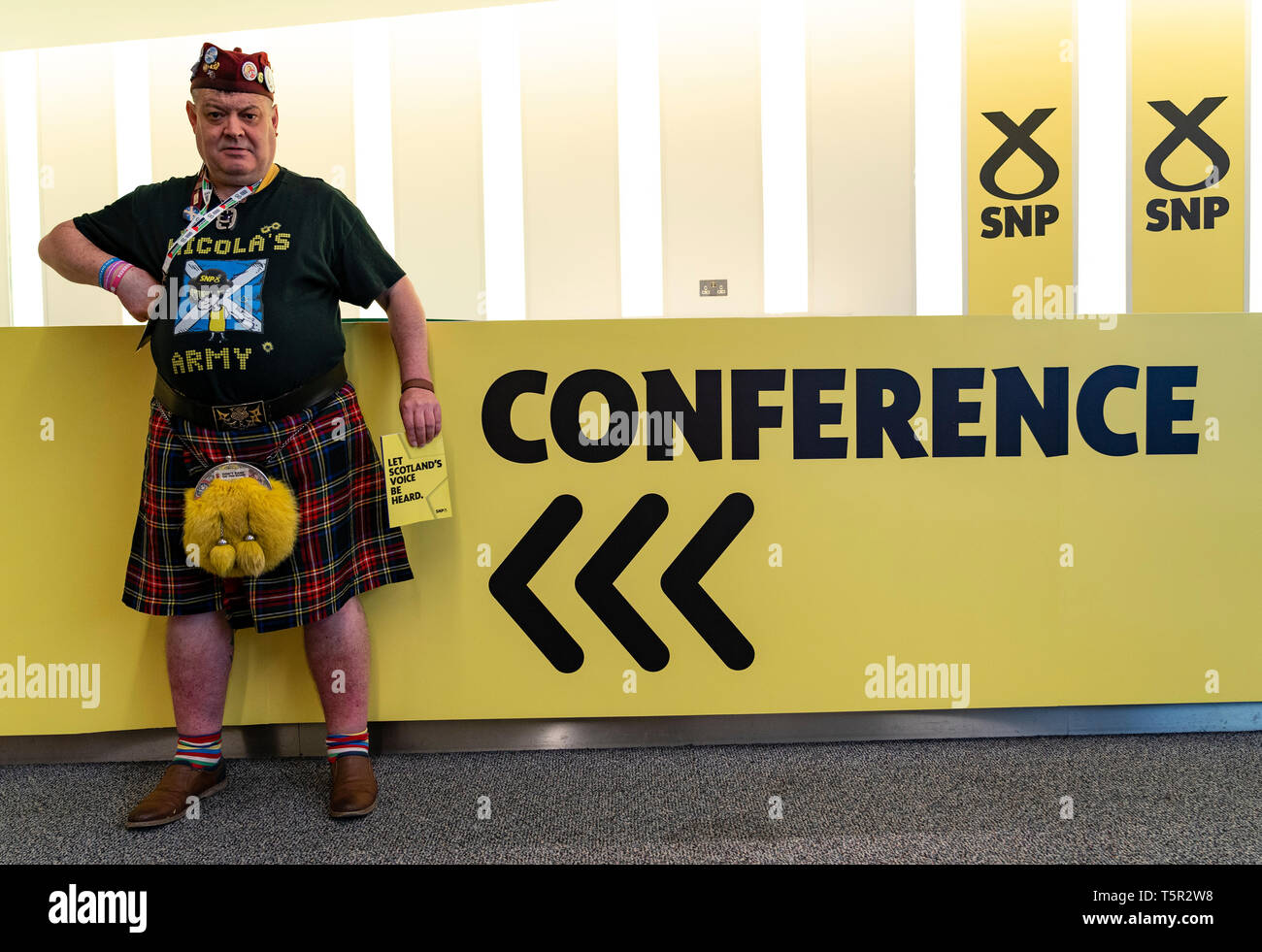 Edimburgo, Scozia, Regno Unito. 27 apr, 2019. SNP ( Partito nazionale scozzese) Conferenza di Primavera avviene all'EICC ( Edinburgh International Conference Centre) di Edimburgo. Foto di Steve Davis un accanito sostenitore SNP dal Galles il supporto di Nicola Esercito del credito: Iain Masterton/Alamy Live News Credito: Iain Masterton/Alamy Live News Foto Stock