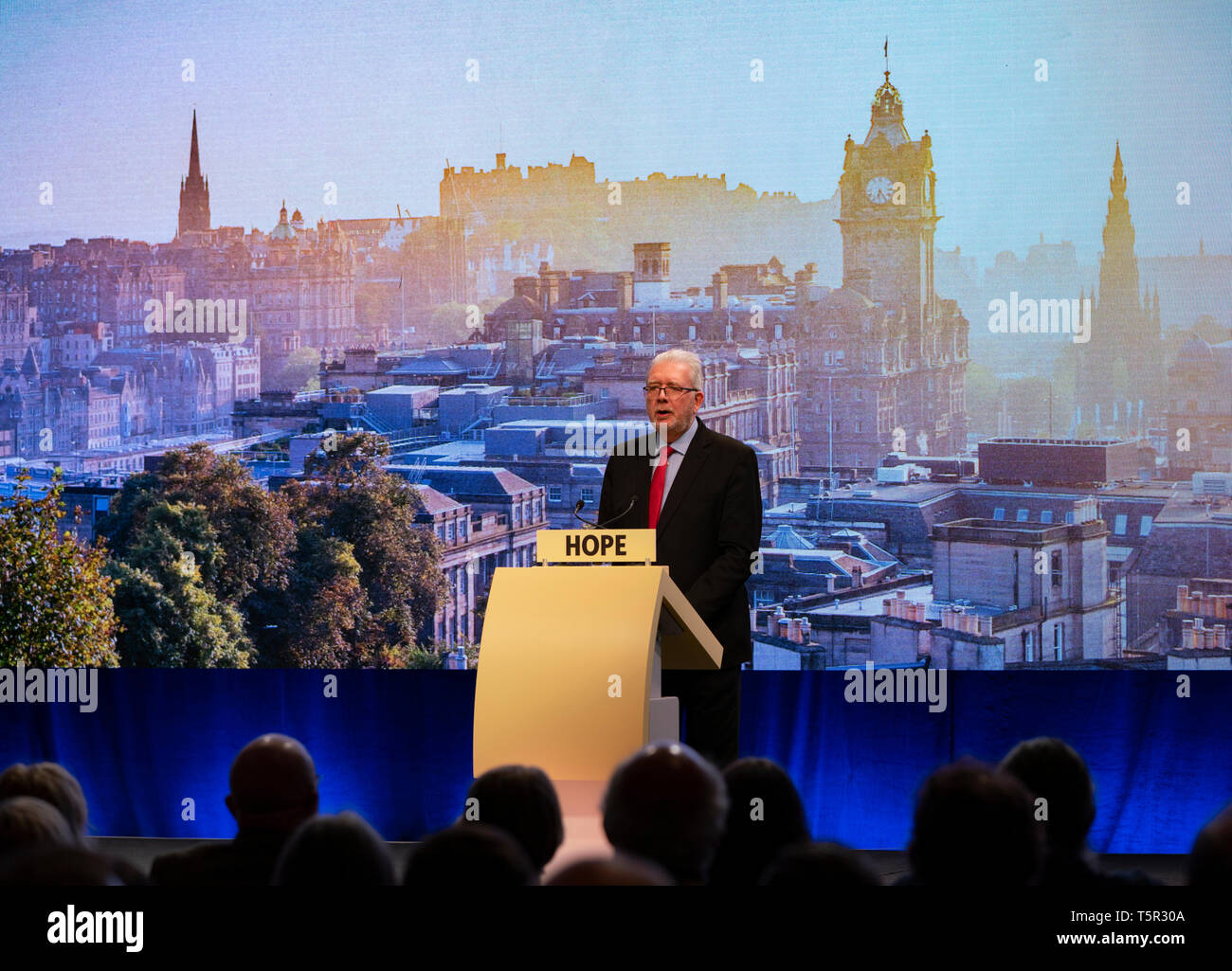 Edimburgo, Scozia, Regno Unito. 27 apr, 2019. SNP ( Partito nazionale scozzese) Conferenza di Primavera avviene all'EICC ( Edinburgh International Conference Centre) di Edimburgo. Michael Russell MSP, Cabinet Segretario per gli Affari Pubblici e affari costituzionali, rendendo indirizzo di benvenuto ai delegati. Credito: Iain Masterton/Alamy Live News Credito: Iain Masterton/Alamy Live News Foto Stock