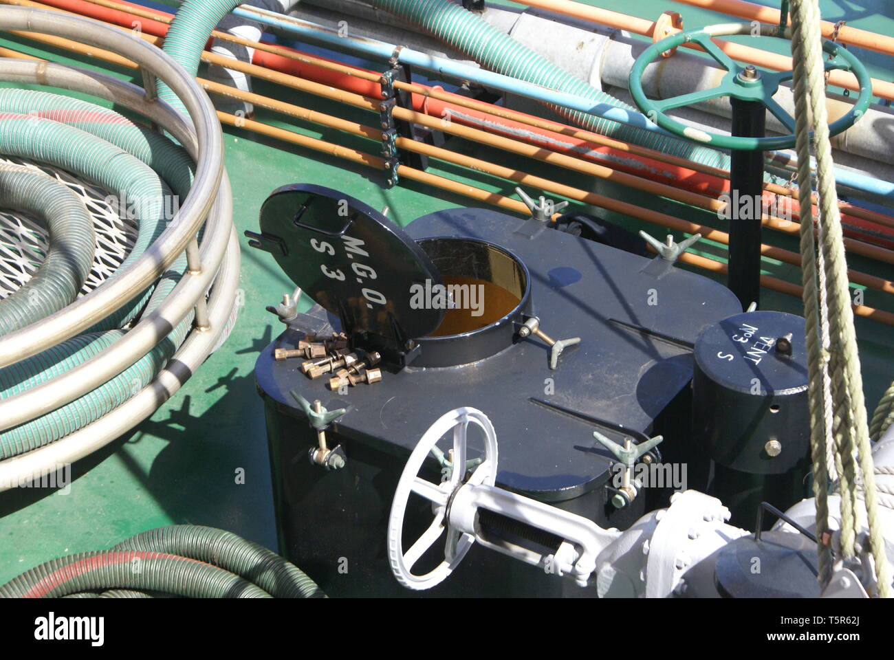 Bunker Bunker chiatta V nel porto di Melbourne. Australia. Foto Stock