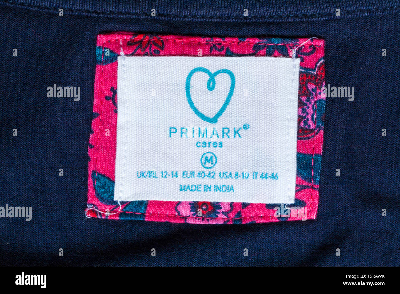 Primark cares simbolo del logo in etichetta del manicotto 3/4 PJ set da Primark Made in India Foto Stock