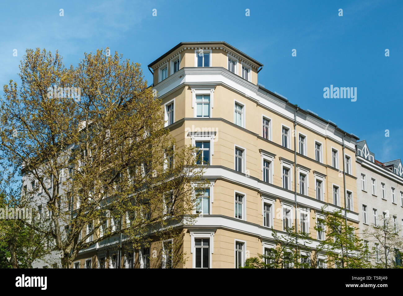 Corner House facciata, appartamento edificio esterno - real estate - Foto Stock