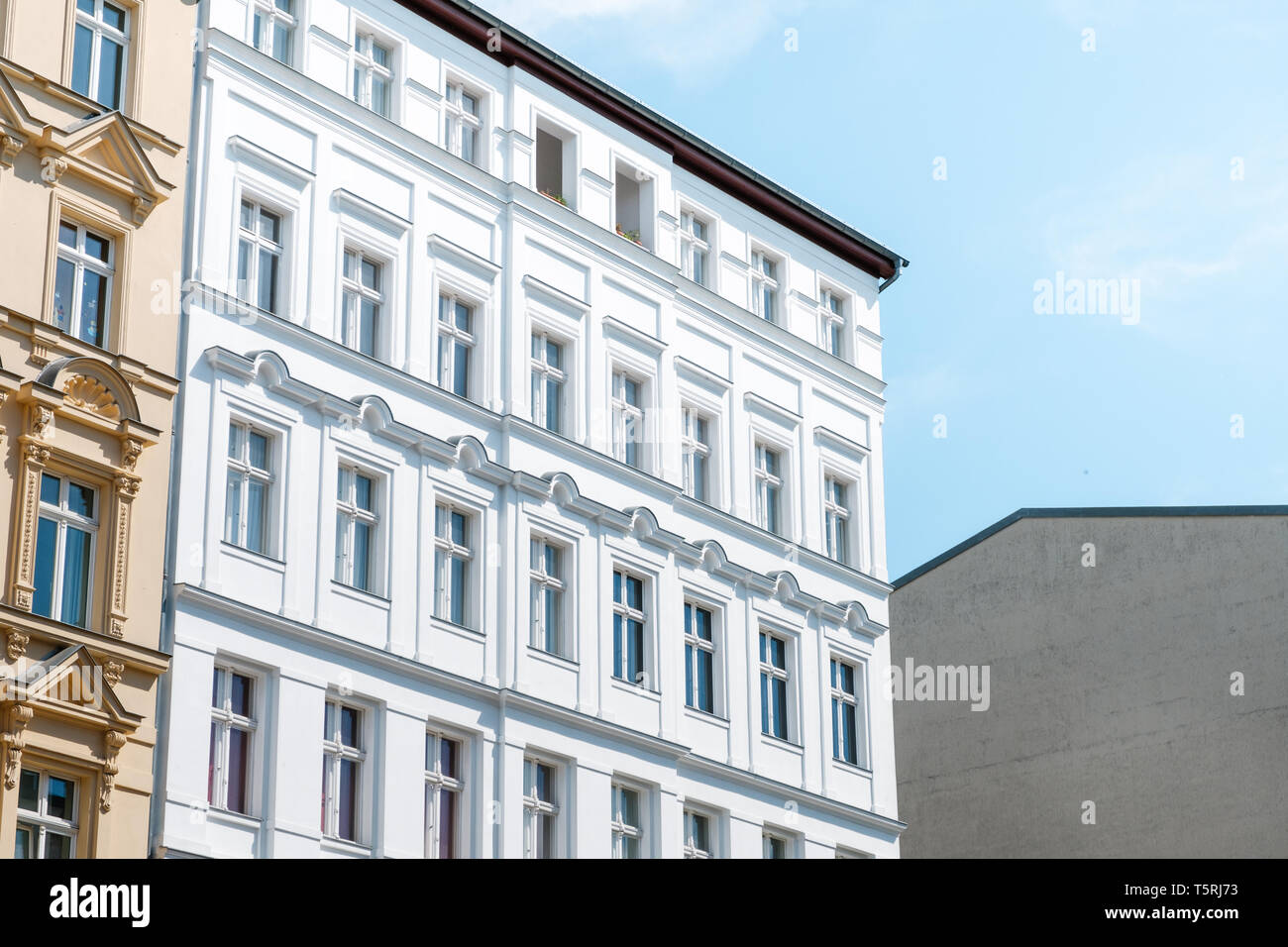 La facciata della casa, appartamento edificio esterno - immobiliare Foto Stock