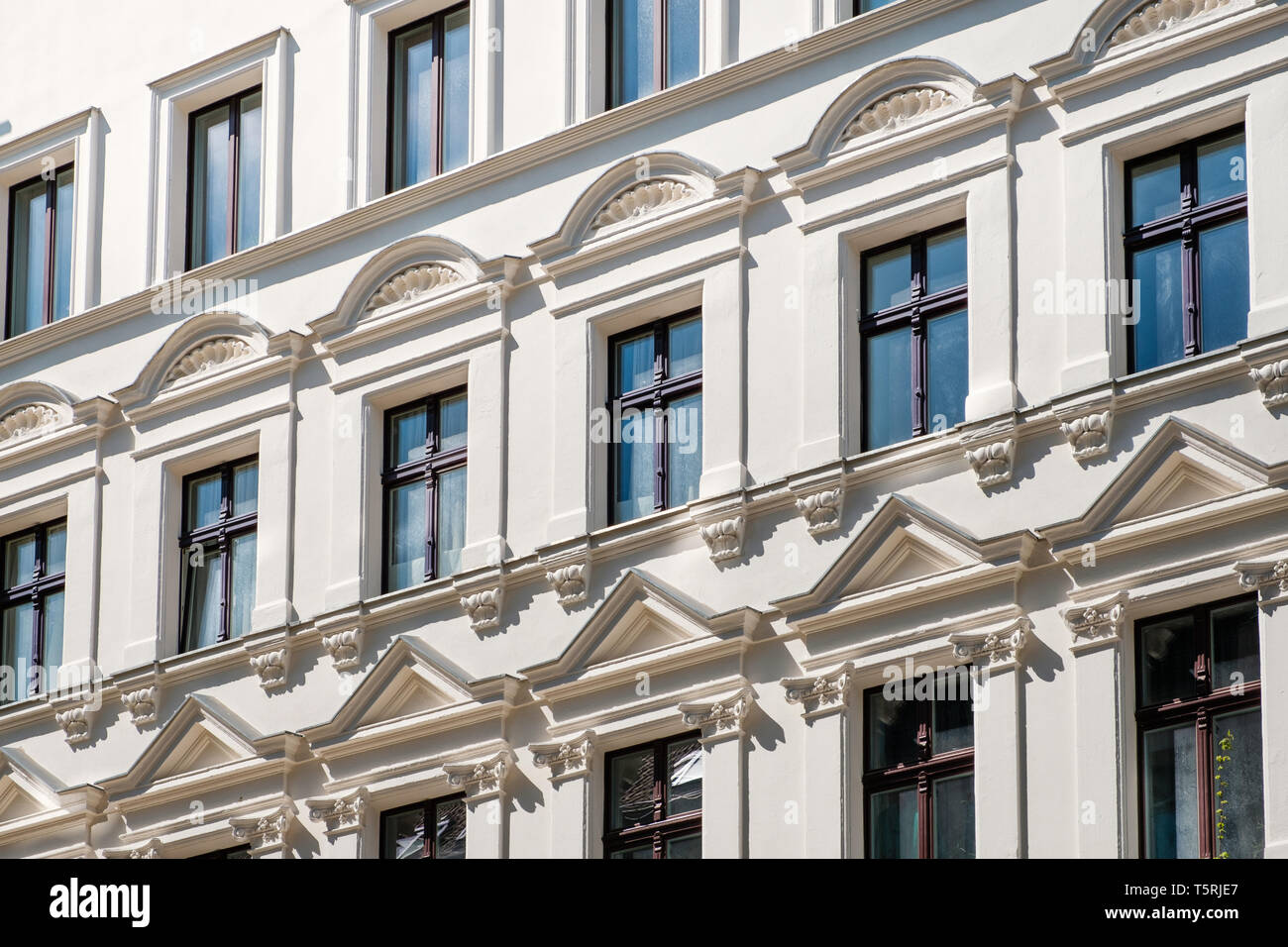 Ristrutturazione di una vecchia facciata di edificio - real estate esterno Foto Stock