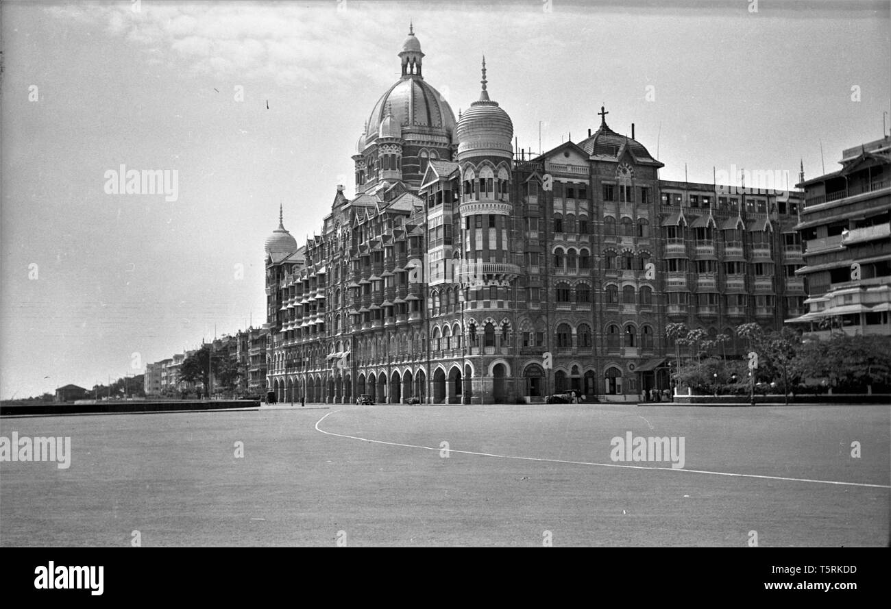 Il Taj Mahal Hotel a Bombay (ora Mumbai), India c1930. Foto di Tony Henshaw Foto Stock