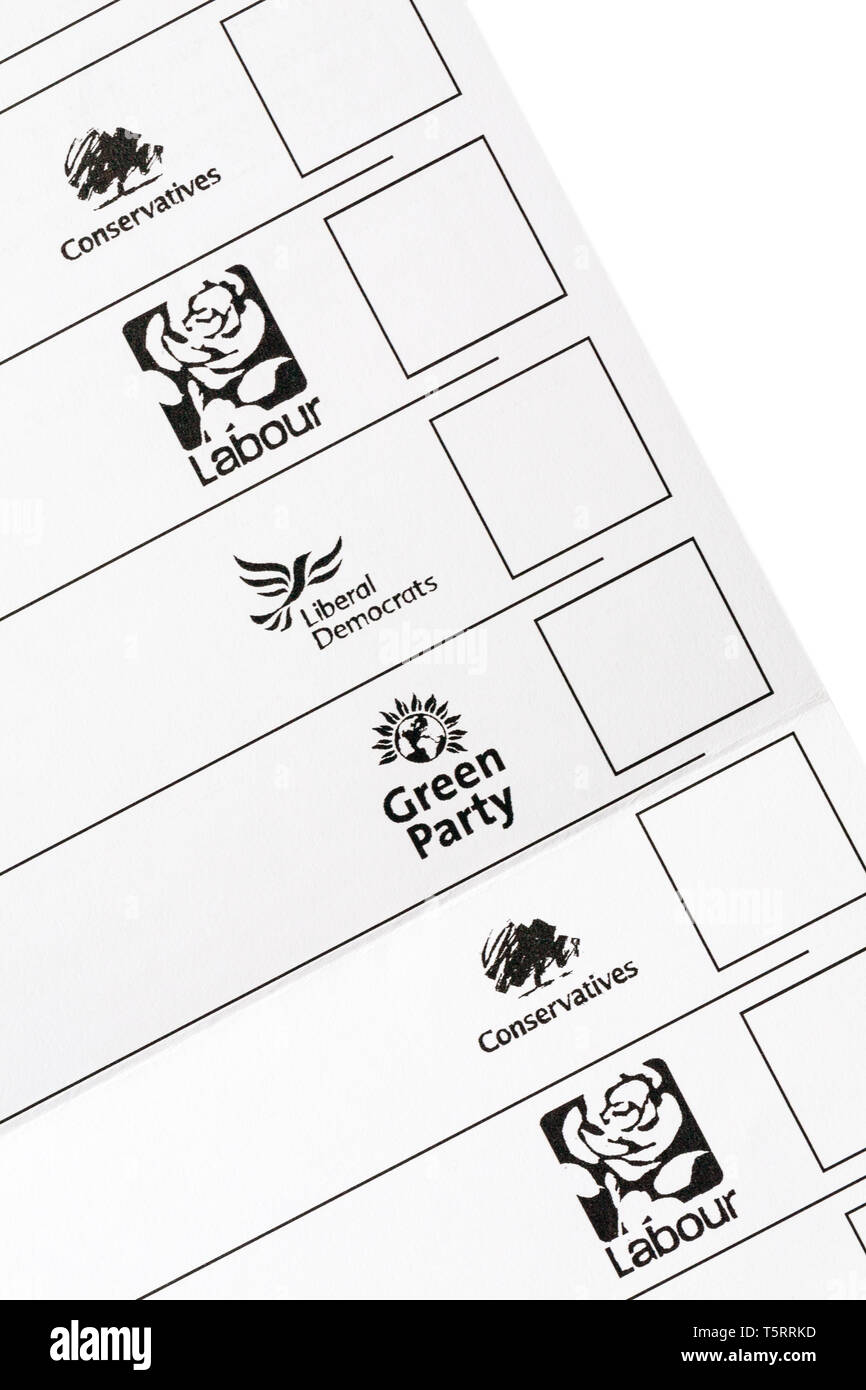 La carta di voto dello slittamento di forma che mostra parti con scatole per le elezioni locali nel Regno Unito Foto Stock