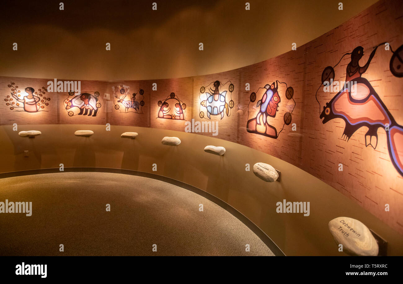 Mt. Piacevole, Michigan - Una mostra presso il Centro Ziibiwing di Anishinabe Cultura & Lifeways illustra sette Anishinabe insegnamenti: amore, rispetto Foto Stock
