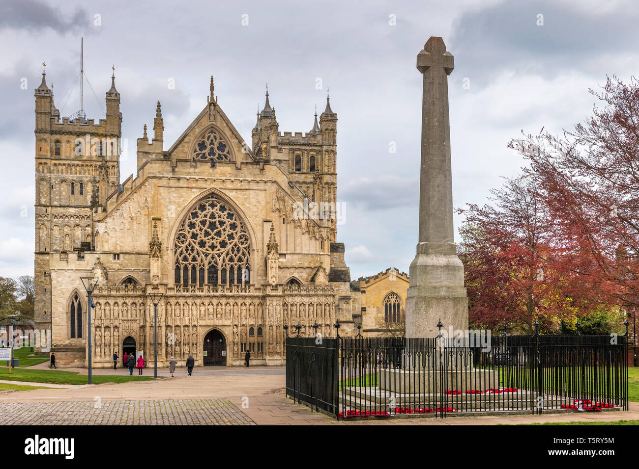 La suggestiva finestra Occidentale della Cattedrale di Exeter fu creato da William Peckitt di York, leader di vetro macchiato artista del suo giorno. Completato nel 1767, Foto Stock