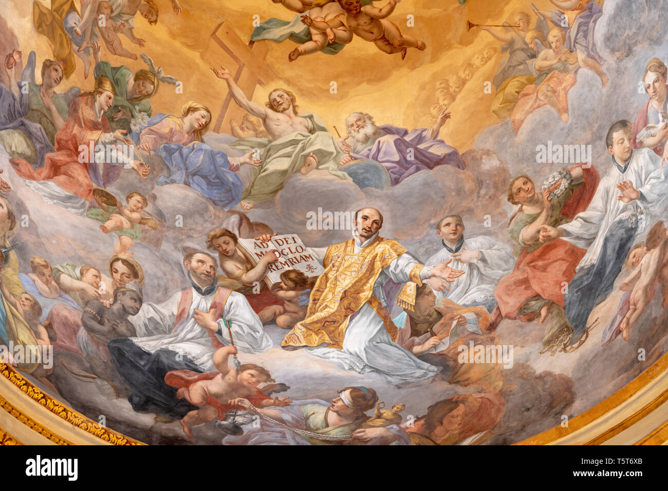 CATANIA, Italia - Aprile 6, 2018: l'affresco di apoteosi di San Ignace nella cupola della chiesa di San Francesco Borgia da Olivio Sozzi 1760. Foto Stock