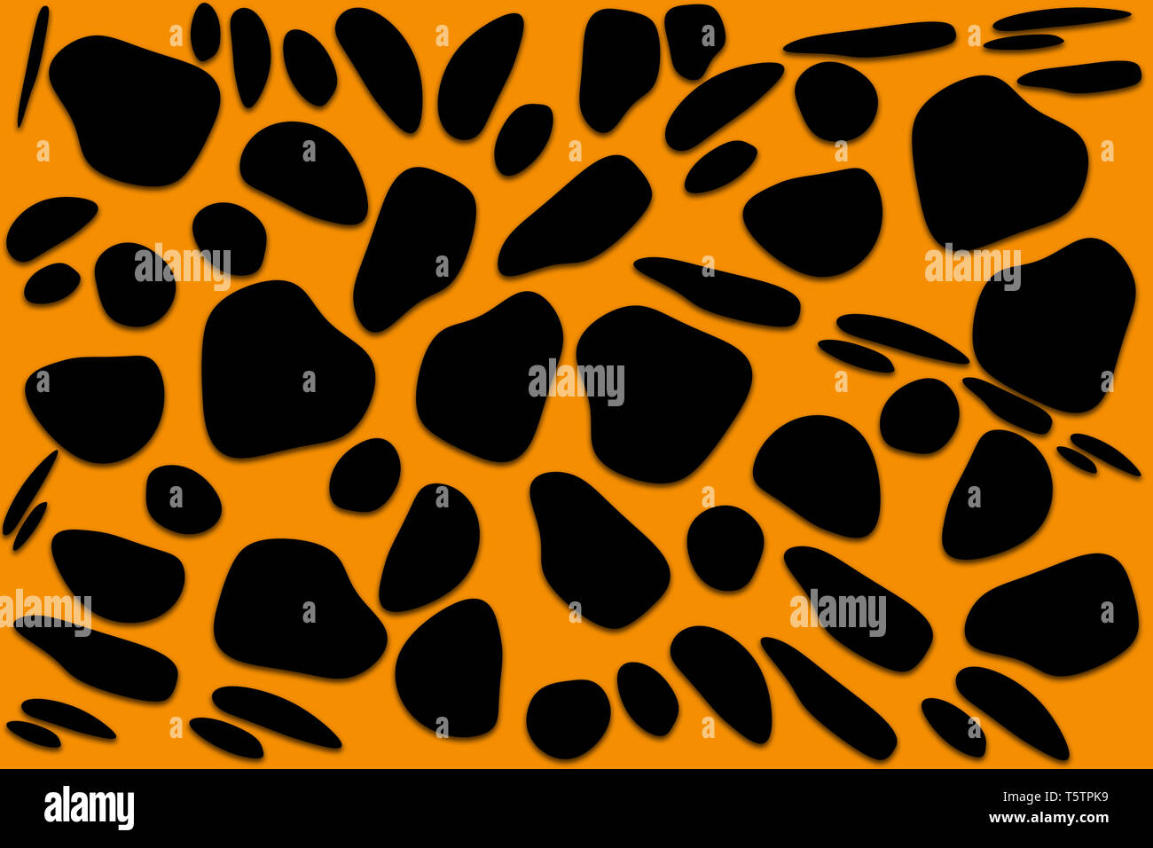 Nero a forma libera geometriche forme organiche su sfondo arancione. Pietra astratta, combustibili fossili o animale texture di impronta . Foto Stock