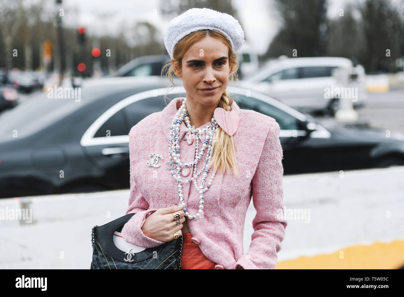 Parigi, Francia - 5 Marzo 2019: Street style abito - Blanca Miro prima di una sfilata di moda durante la settimana della moda di Parigi - PFWFW19 Foto Stock