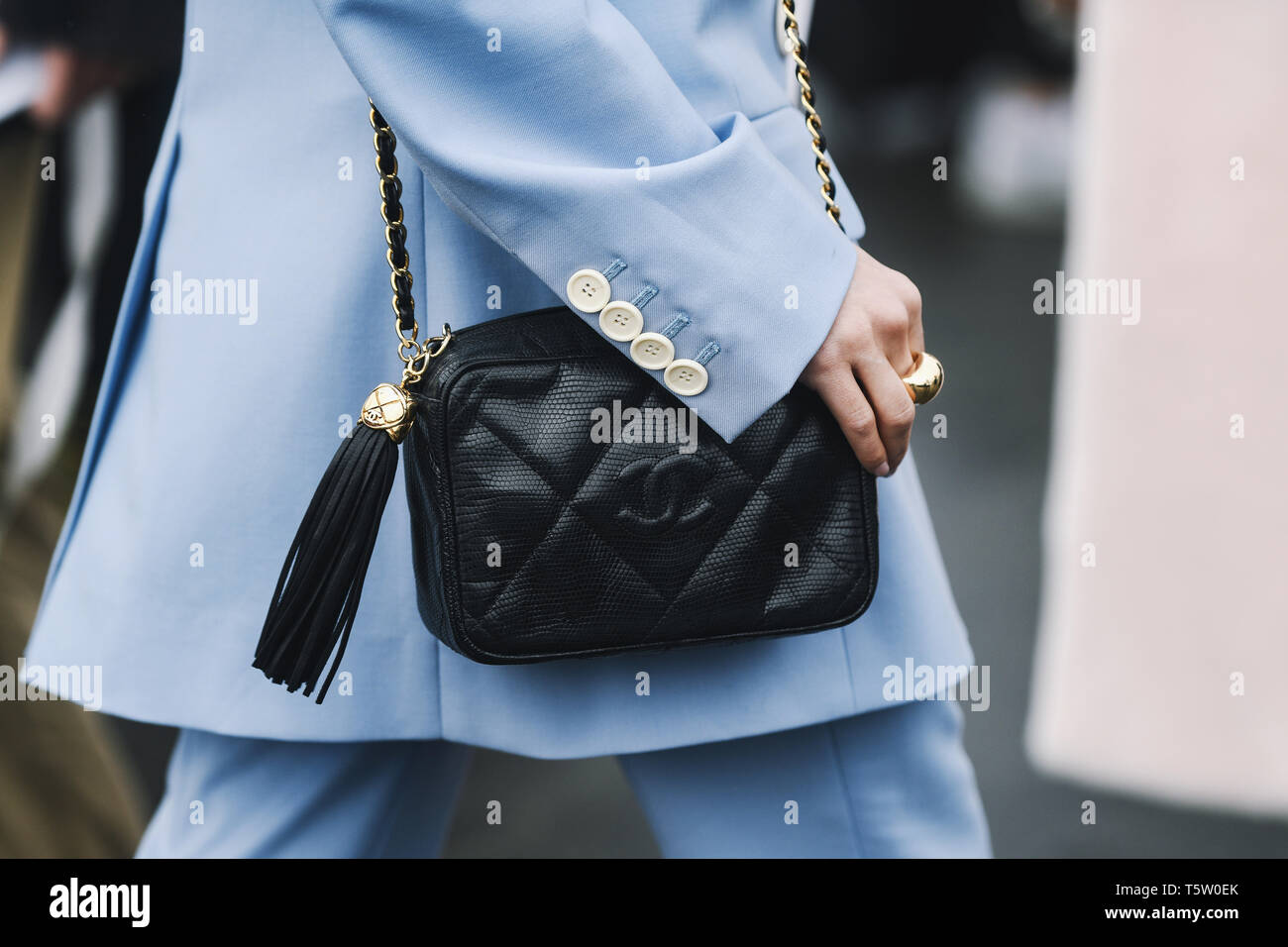 Chanel purse immagini e fotografie stock ad alta risoluzione - Alamy