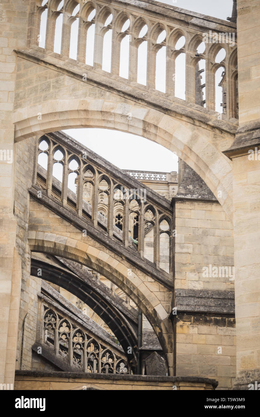 Dettagli delle arcate della cattedrale Saint Andre a Bordeaux Foto Stock