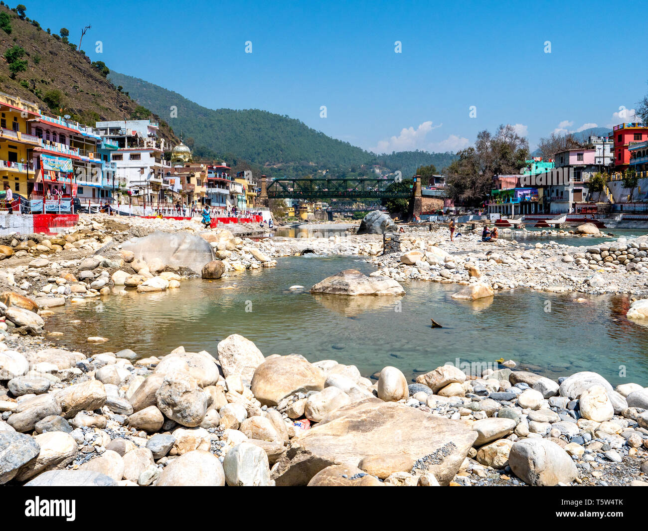 La città di Bageshwar nell'Uttarakhand stato dell India settentrionale alla confluenza del Saryu e fiumi Gomati Foto Stock