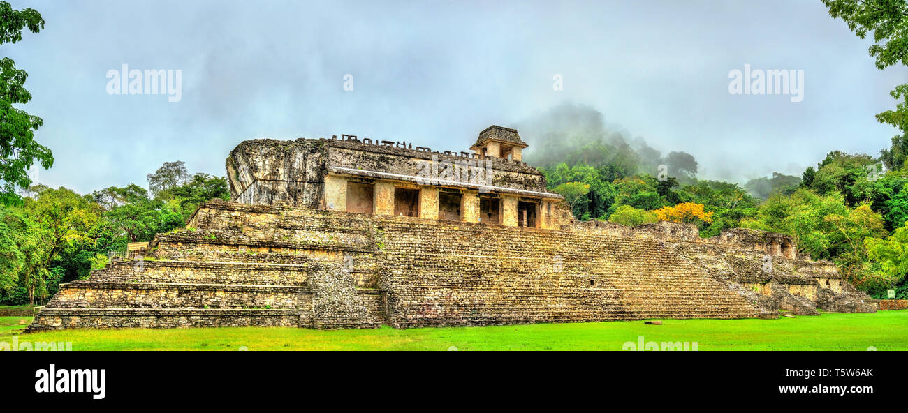 Il palazzo al Maya sito archeologico di Palenque, Messico Foto Stock