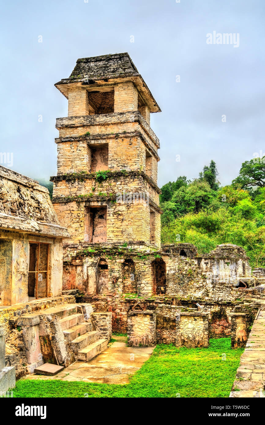 Il palazzo al Maya sito archeologico di Palenque, Messico Foto Stock