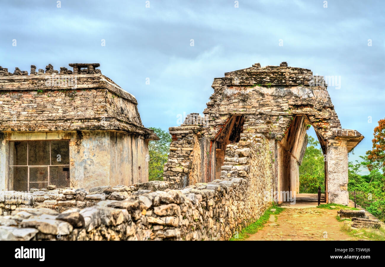 Il palazzo al Maya sito archeologico di Palenque, Messico Foto Stock