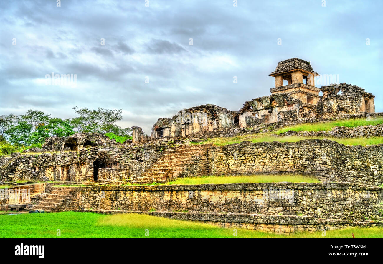 Il palazzo al Maya sito archeologico di Palenque, Messico Foto Stock