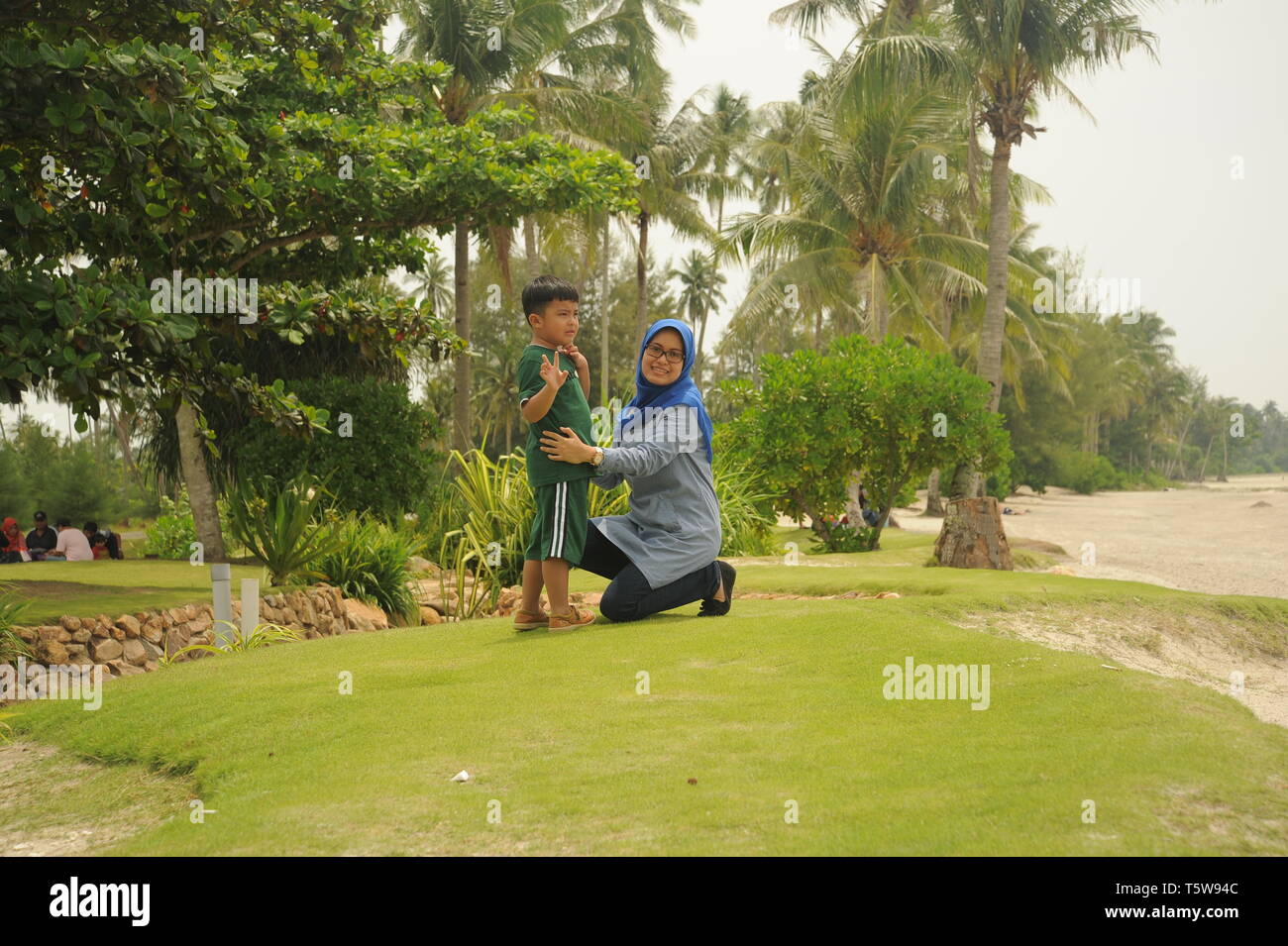 Il mio ragazzo in spiaggia in Kepulauan nella Provincia di Riau Foto Stock