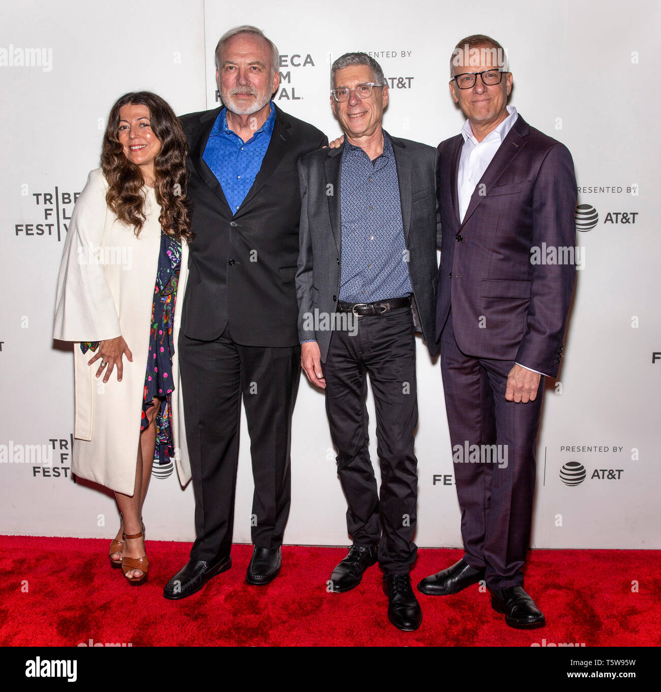 New York, NY - Aprile 26, 2019: (L-R) Produttori Michele Farinola e James Keach, direttori di Jeffrey Friedman e Rob Epstein assistere alla premiere di "Li Foto Stock