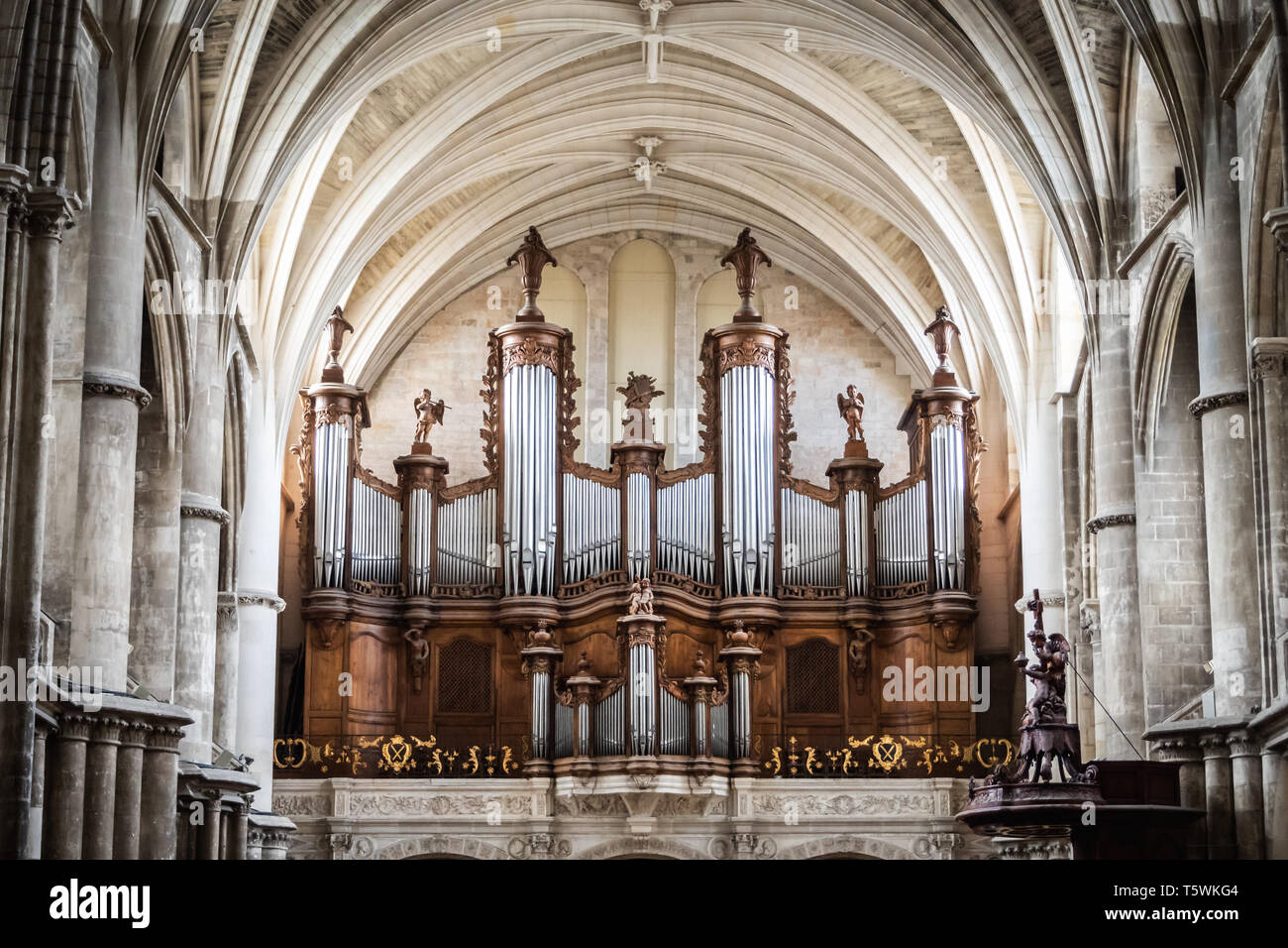 Il superbo Organo di Saint Andre nella cattedrale di Bordeaux Foto Stock
