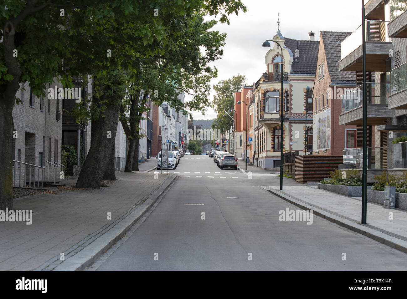 Kristiansand, Norvegia. colorato street in una città della Norvegia al mattino vuoto Foto Stock