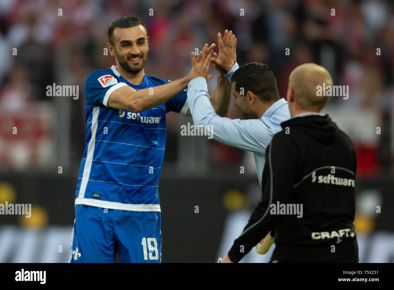 Colonia, Germania, 26 aprile 2019, seconda lega, 1. FC Koeln vs. SV Darmstadt 98: obiettivo celebrazione 0-1 Serdar Dursun (Darmstadt) mit Manager Dimitrios Gra Foto Stock