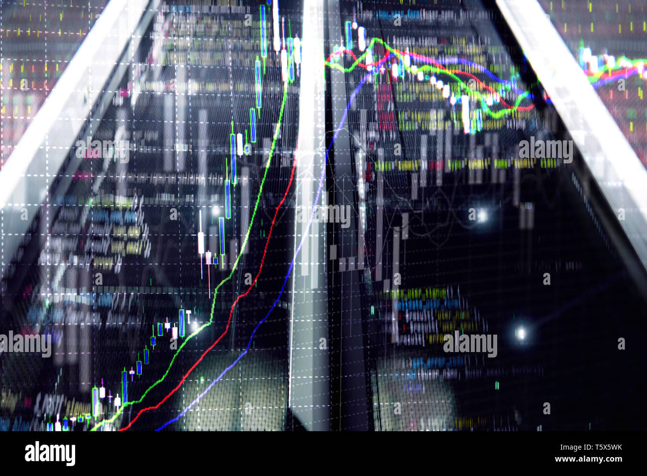 Broker centro di monitoraggio. Il mercato azionario management center. Gli algoritmi di trading sulla sala server Foto Stock