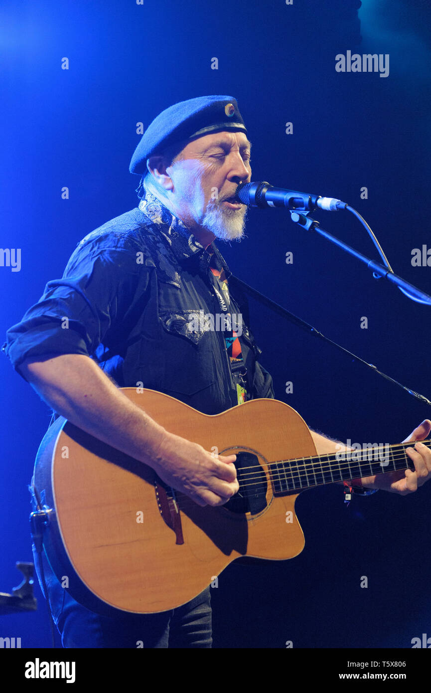 Il chitarrista e cantautore, Richard Thompson effettuando al Womad Festival, Charlton Park, Regno Unito, 25 luglio 2014. Foto Stock