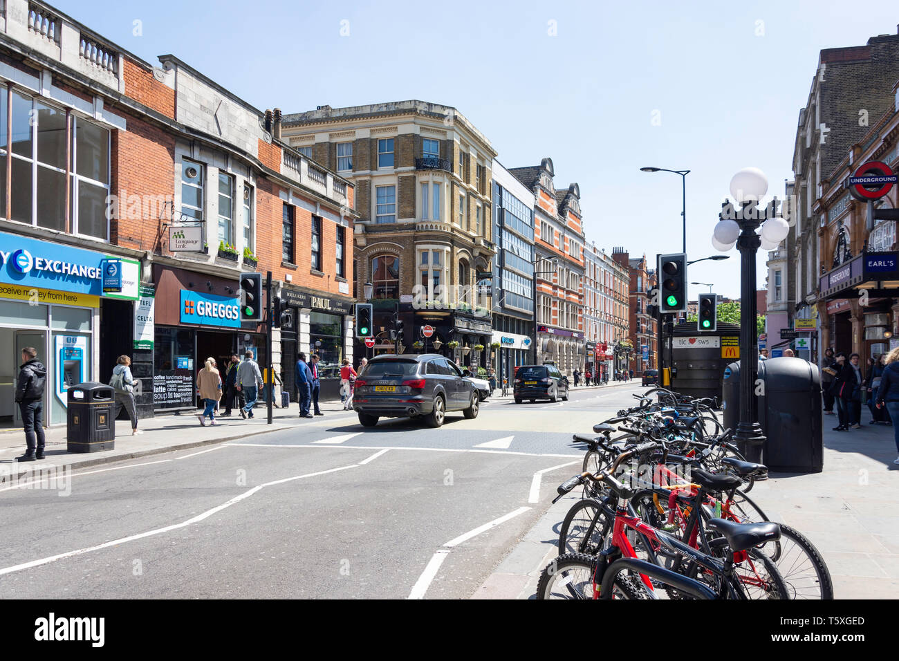 Earl's Court Road, Earls Court, Royal Borough di Kensington e Chelsea, Greater London, England, Regno Unito Foto Stock